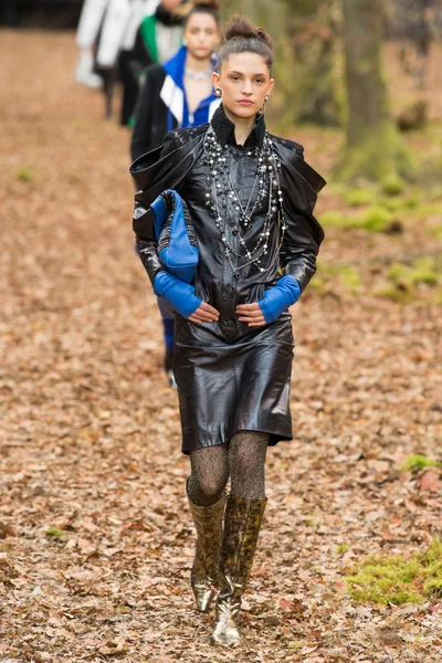 Look 63